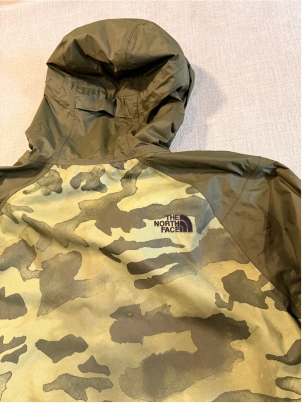 The north face boreal rain jacket Forest night green camouflage men’s size XL